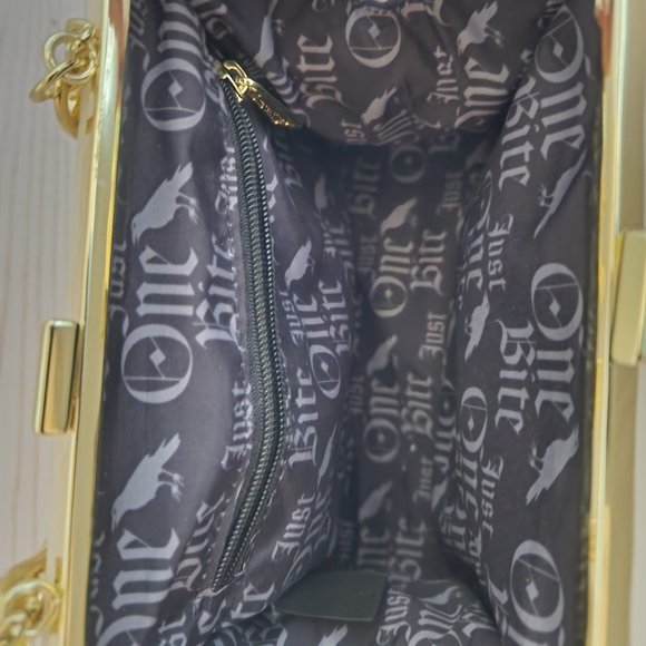 Loungefly Poison Apple Evil Queen Clasp Crossbody Purse - Picture 3 of 5